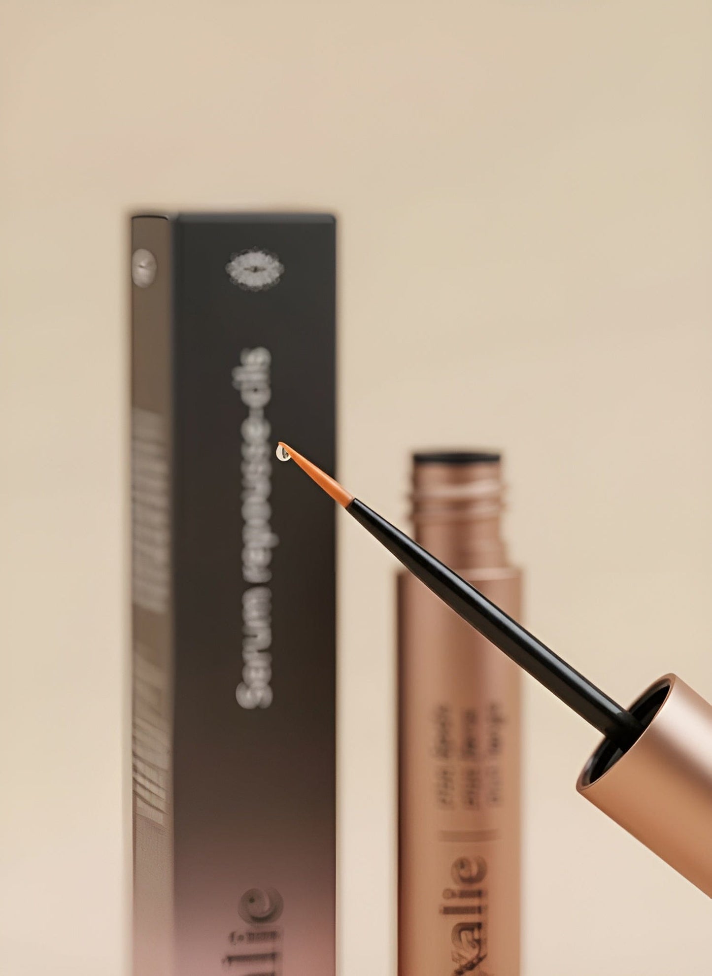 Sérum repousse cils Luxalie - Applicateur précis pour cils longs et denses